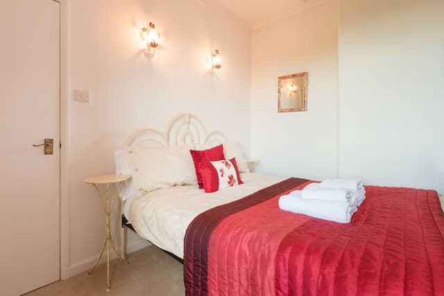 Double Room, Ensuite, Ground Floor (The Poppies)