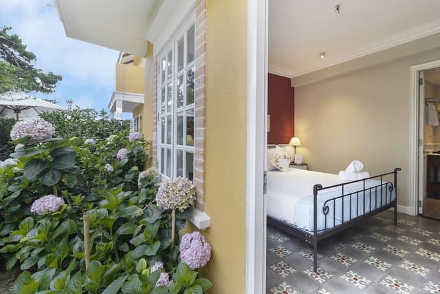 Deluxe Double Room, 1 Queen Bed, Non Smoking, Garden View