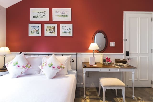 Deluxe Double Room, 1 Queen Bed, Non Smoking, Garden View