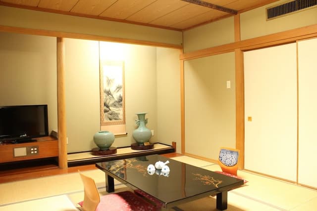 New Wing Japanese & Western Type Room