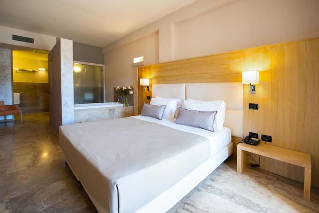 Suite, Hot Tub