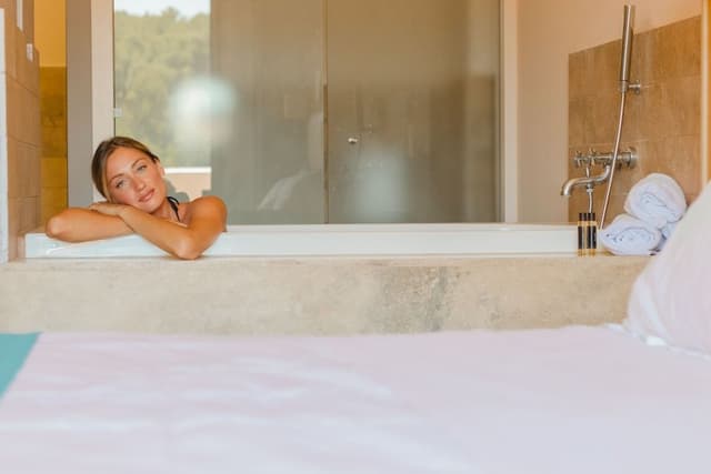 Suite, Hot Tub