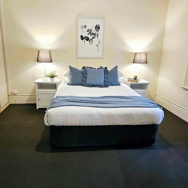 Cobb and Co Luxury Four Bedroom House