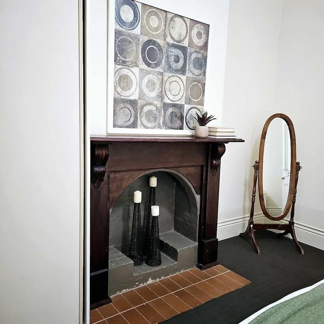 Cobb and Co Luxury Four Bedroom House