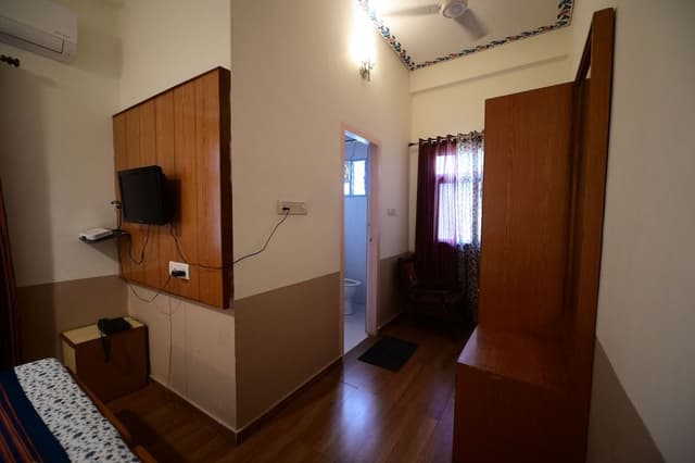 Comfort Double Room, 1 King Bed, Mountain View