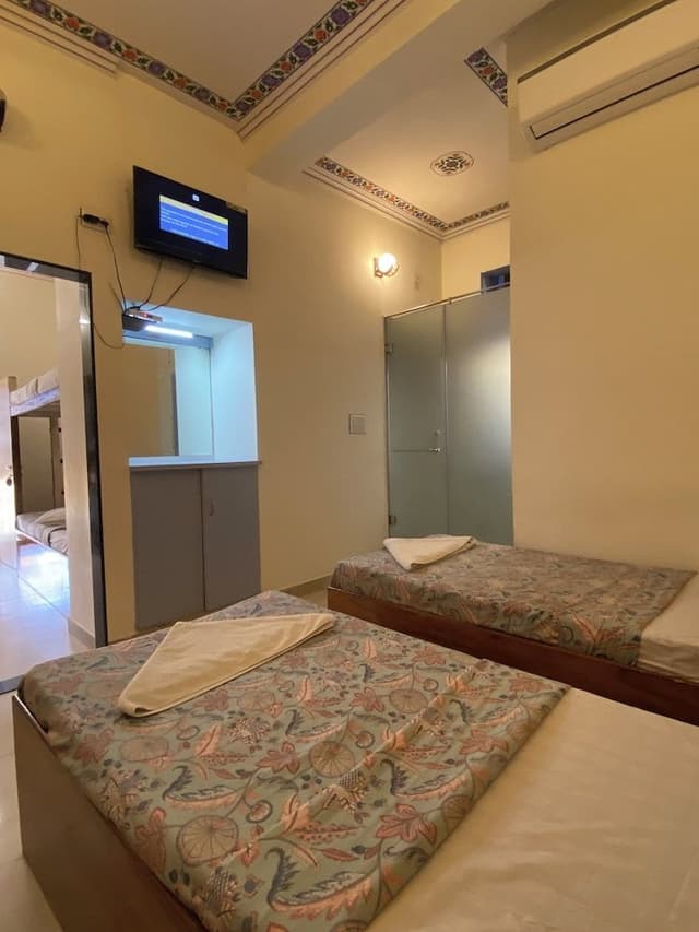6 Bed Family Room