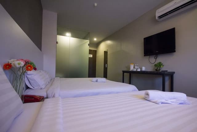 Deluxe Triple Room, No Windows