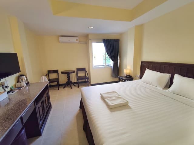 Standard Room, 1 King Bed, City View