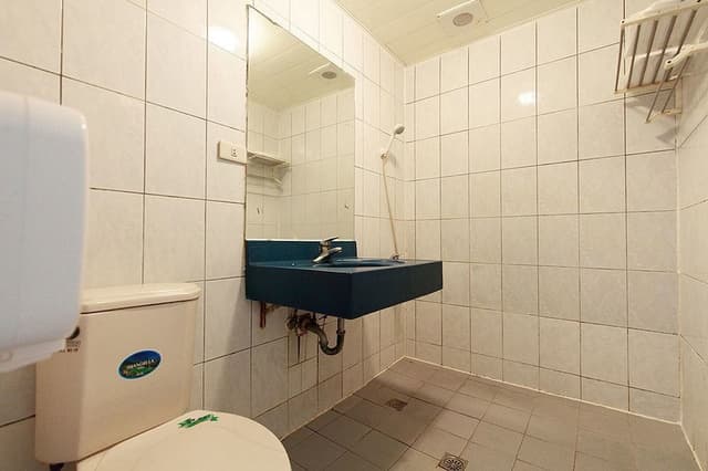 Shared Dormitory (6 people)
