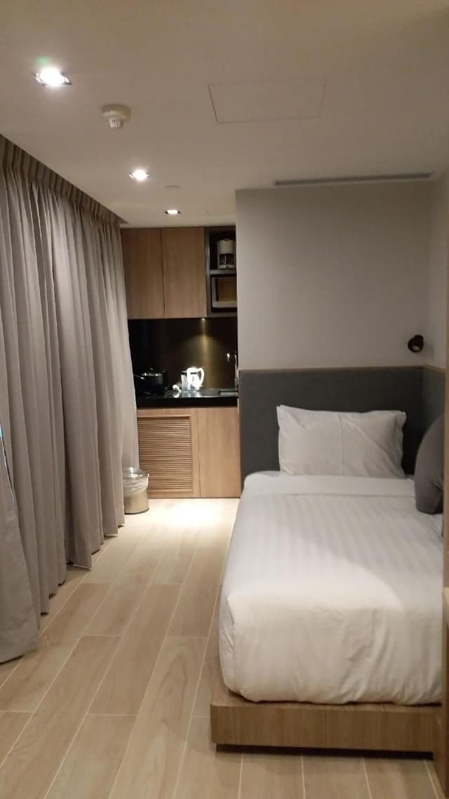 1 Single Bed Room