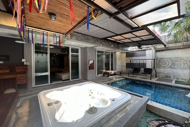 Executive Suite, Private Pool