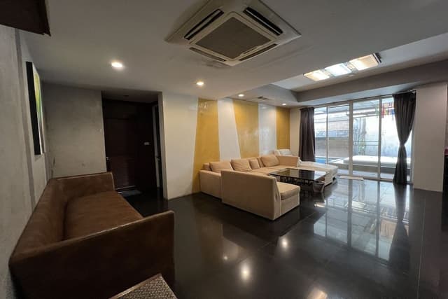 Executive Suite, Private Pool