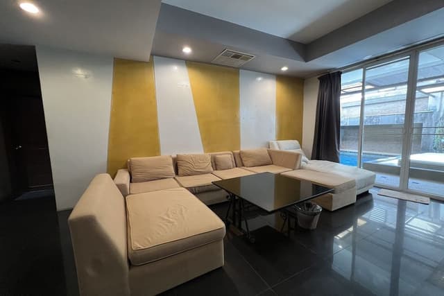 Executive Suite, Private Pool
