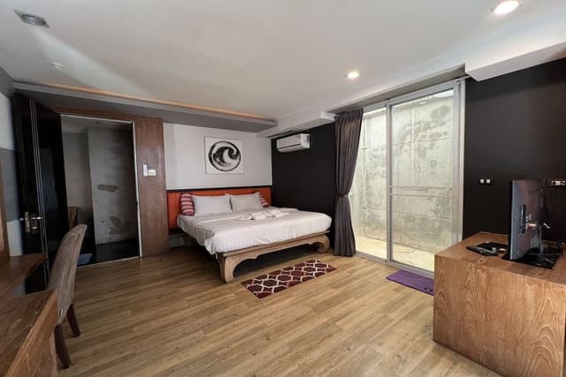 Executive Suite, Private Pool