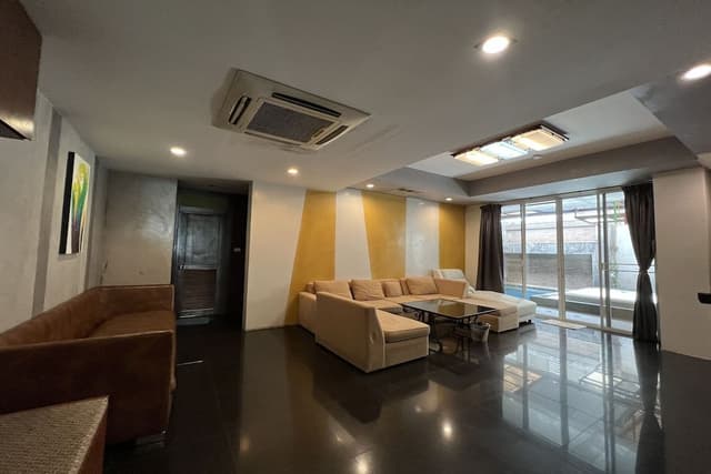 Executive Suite, Private Pool