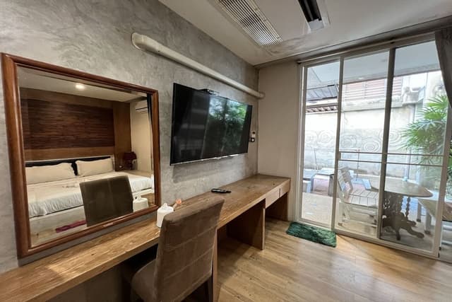 Executive Suite, Private Pool