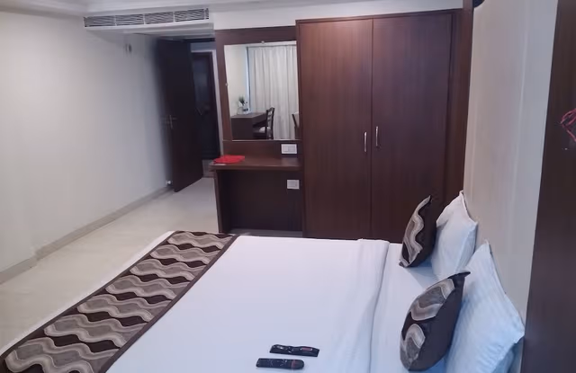 Executive Double Room, 1 Queen Bed, Accessible, Smoking