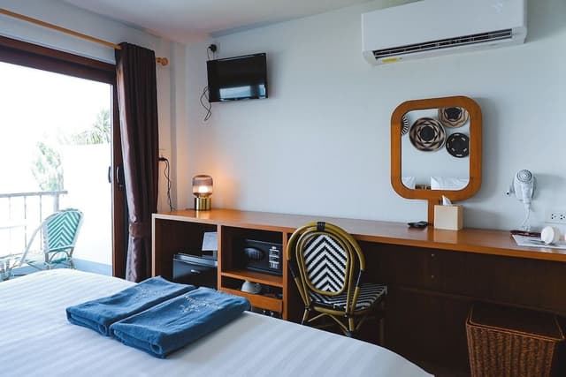 Double Room with Partial Sea View