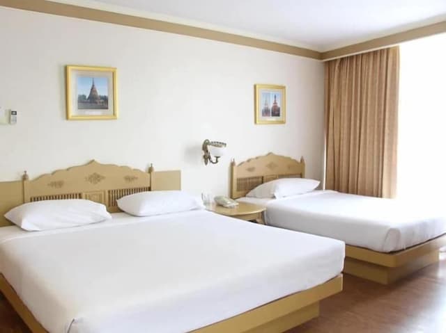 Deluxe Room, Bathtub, City View