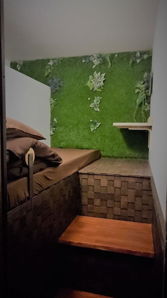 Junior Single Room, 1 Twin Bed, Non Smoking, Shared Bathroom