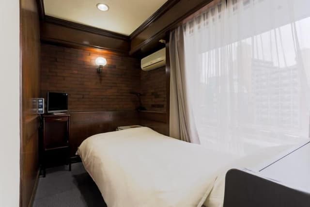 Deluxe Super Cabin, Men only