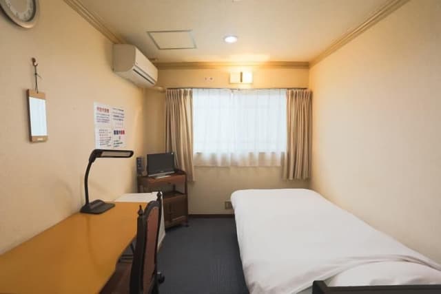 Deluxe Super Cabin, Men only