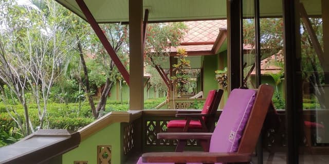 Room, Pool View