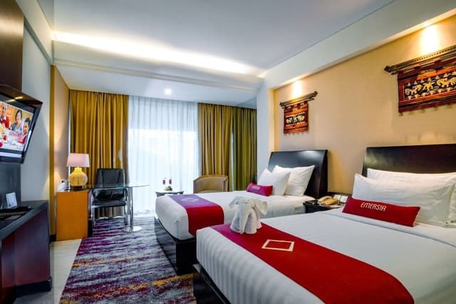 Executive Room, 2 Twin Beds, Pool View