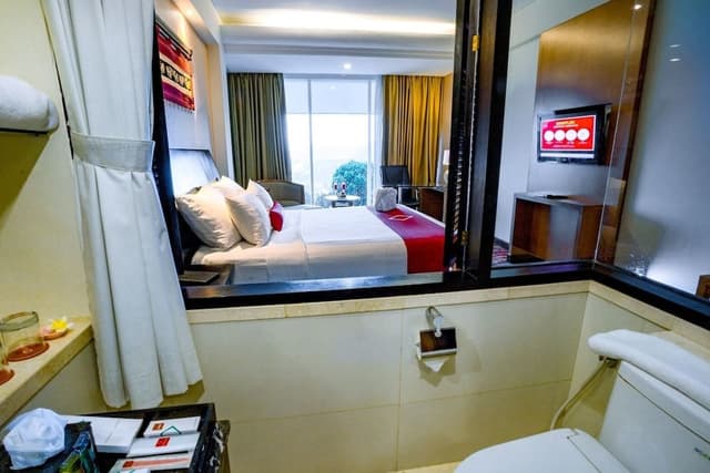 Executive Room, 1 King Bed, Pool View