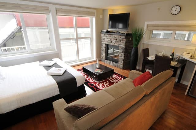 Studio Apartment (Main Floor)