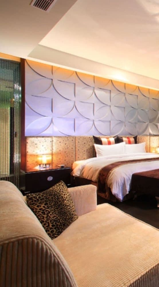 Deluxe Double Room (Check in after 21:00 on Sat, continuous stay must check out)