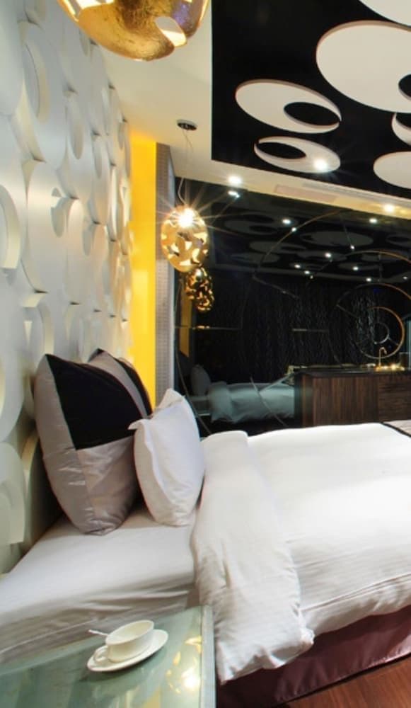 Deluxe Double Room (Check in after 21:00 on Sat, continuous stay must check out)