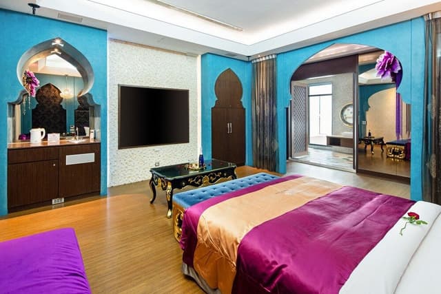 Luxury Double Room, 1 King Bed, Patio (21:00 check in)
