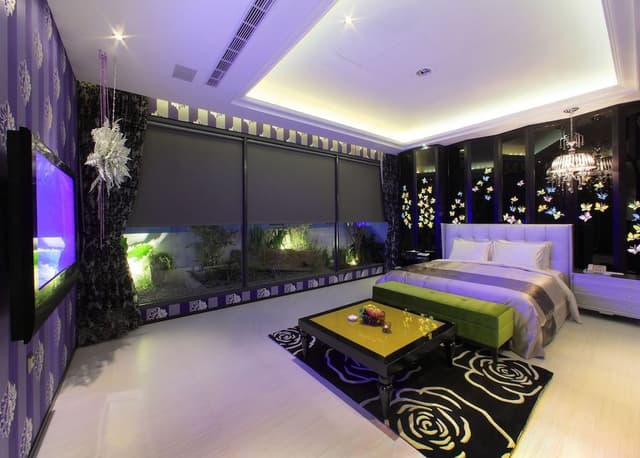 Deluxe Double Room, 1 King Bed (21:00 check in)