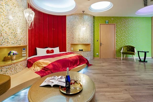 Deluxe Double Room, 1 King Bed (21:00 check in)