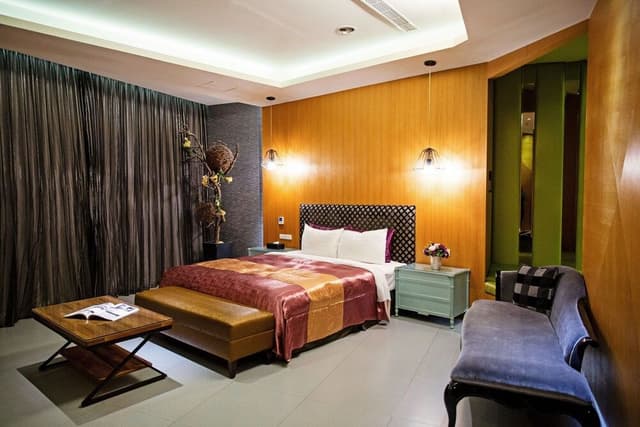 Deluxe Double Room, 1 King Bed (21:00 check in)