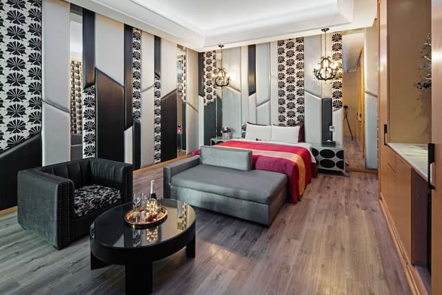 Luxury Double Room, 1 King Bed, Patio (21:00 check in)