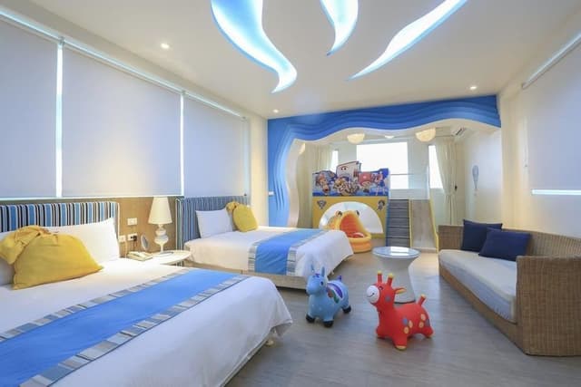 Quadruple Room (Dreamy Blue)
