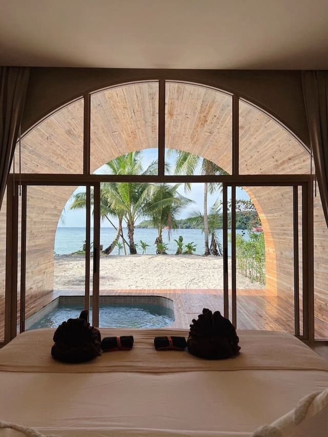 Beach Front Villa (No Pet Allowed)