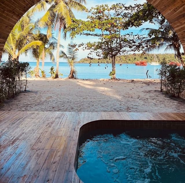 Beach Front Villa (No Pet Allowed)