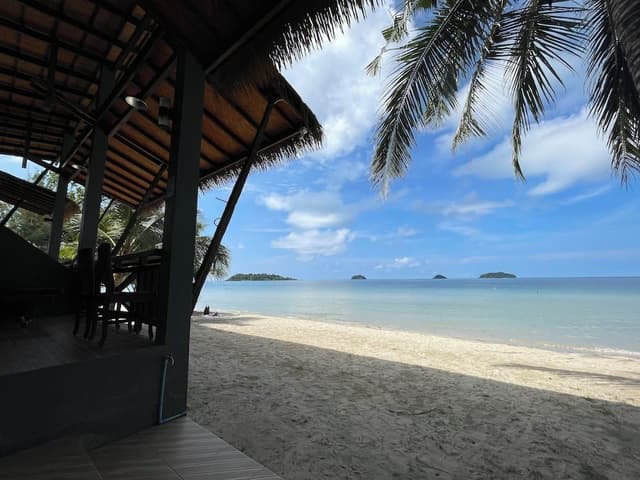 Air-Con Beach Front (4 persons)