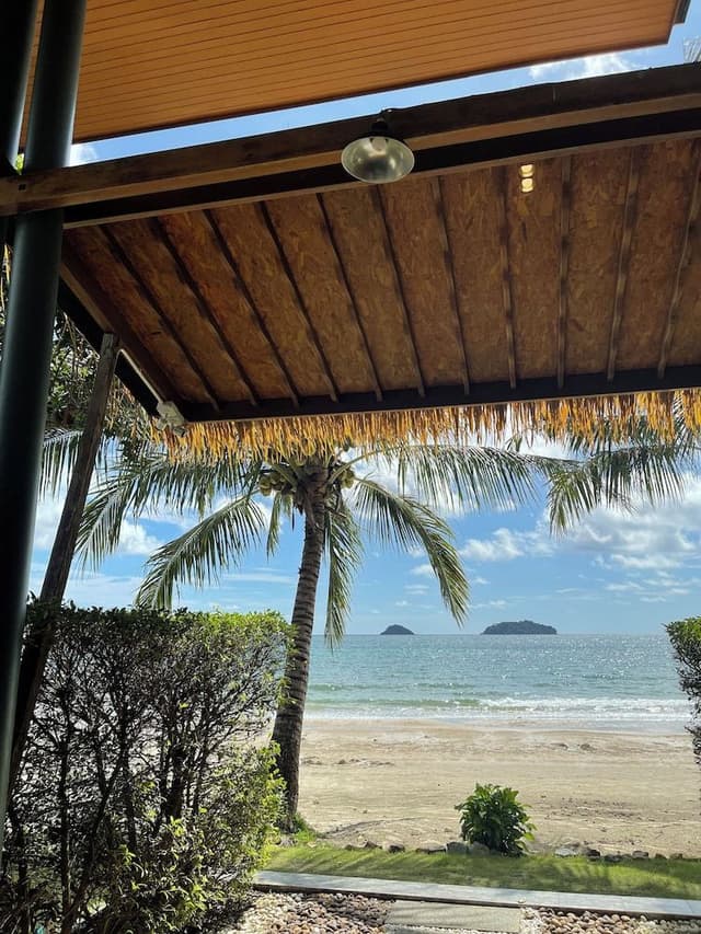 Room Air-Con Beach Front (2 persons)