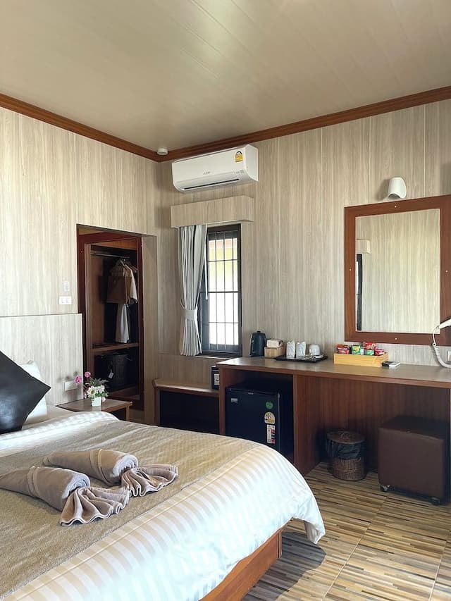Air Con Beach Front Bungalow 2 Persons