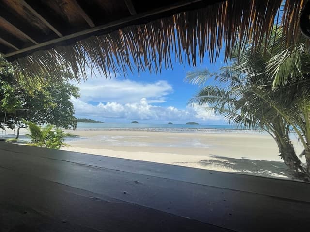 Air Con Beach Front Bungalow 2 Persons