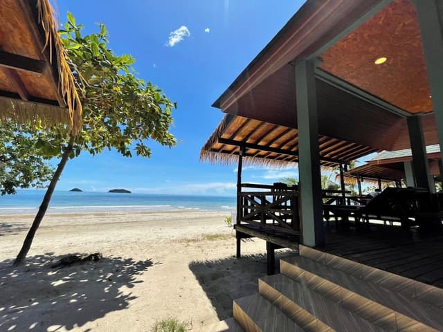 Air Con Beach Front Bungalow 2 Persons