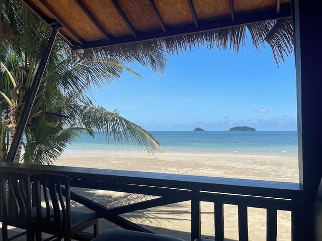 Air-Con Beach Front (4 persons)