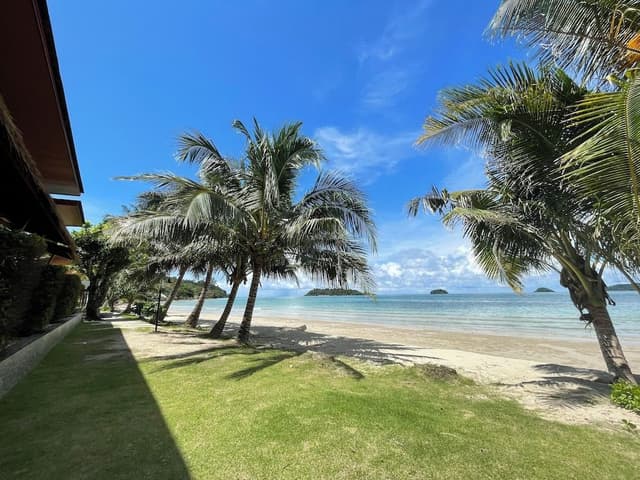 Room Air-Con Beach Front (2 persons)