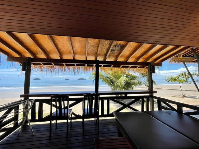 Air Con Beach Front Bungalow 2 Persons