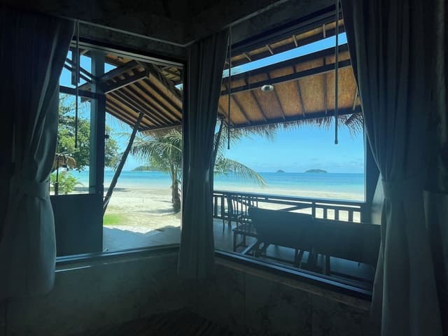 Air-Con Beach Front (4 persons)