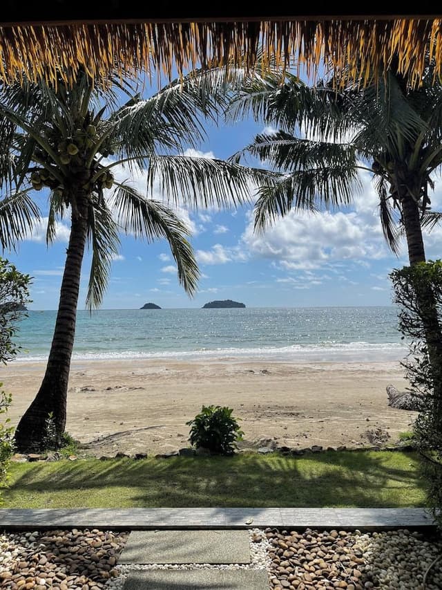 Room Air-Con Beach Front (2 persons)
